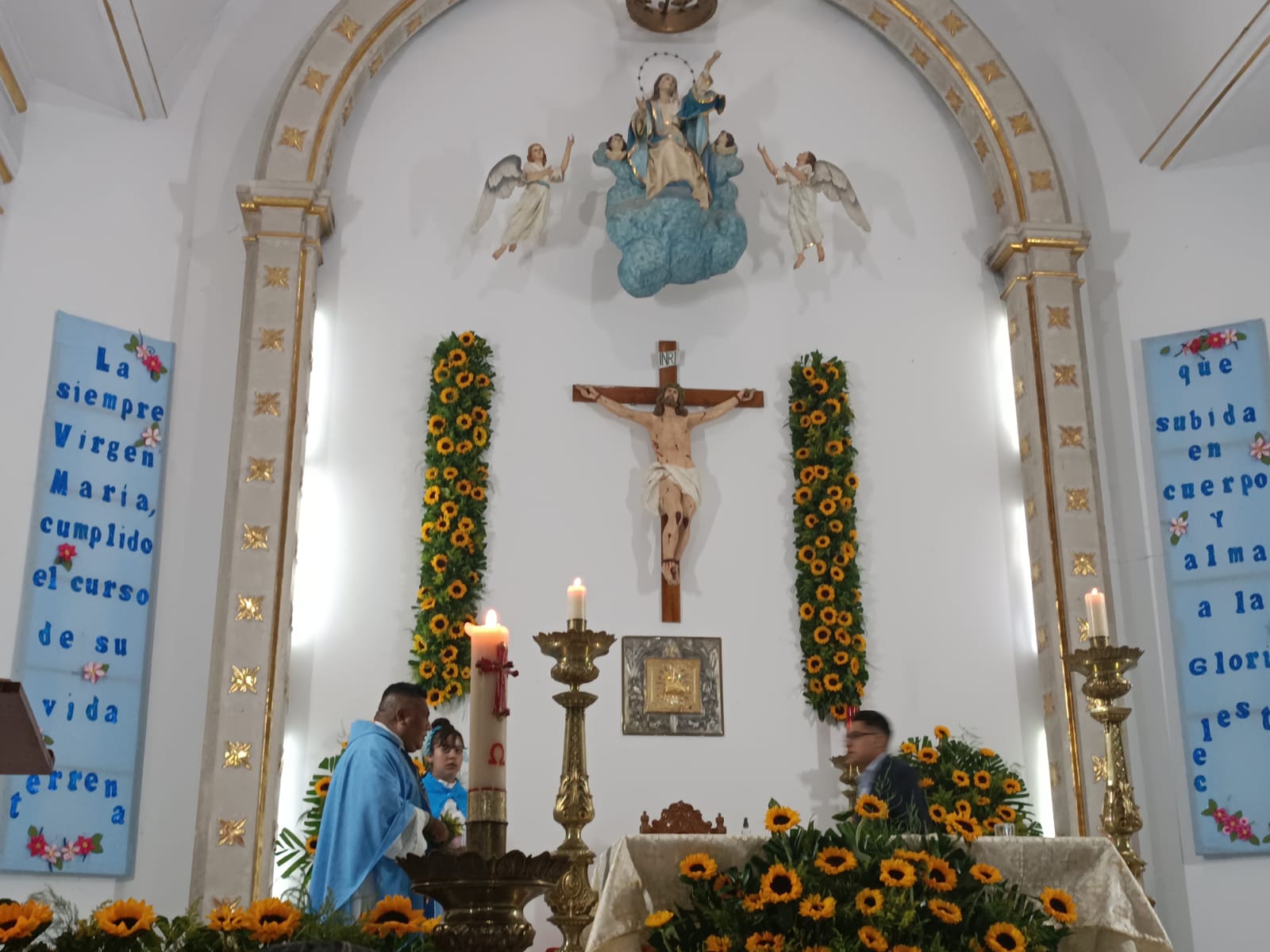 Mañanitas, kermés y procesión celebran a la Virgen María