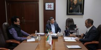 Trabaja administración estatal para retirar derrumbes en carreteras