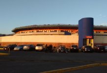 El establecimiento cuenta con al menos mil 200 cajones
