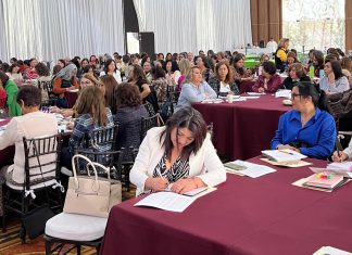 Capacitan a docentes de preescolar con los principios de la NEM