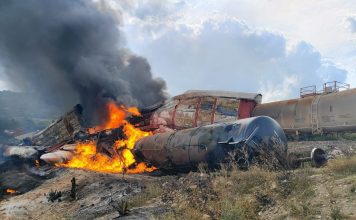 Explota tren tras descarrilar en Tepetitlán