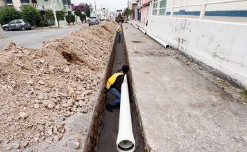 Rehabilitan sistema de distribución de agua con 35 años de antigüedad