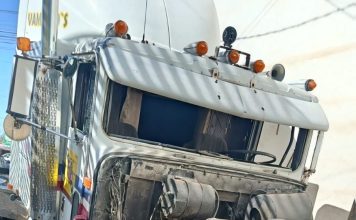 Pierde trailero control de vehículo en «Bajada de la muerte»