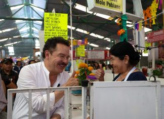 Locatarios del mercado de Atlixco van con Nacho Mier