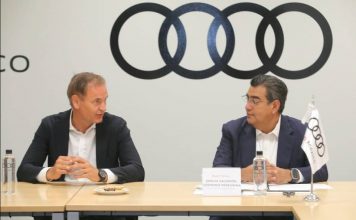 Se reúne el gobernador Sergio Salomón con directivos de Audi