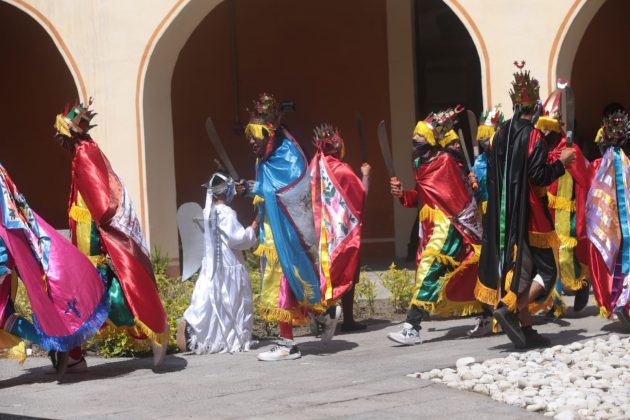 Danzantes de la comunidad de San Pedro Benito Juárez