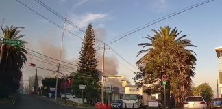 Rescatan a pareja de adultos mayores tras incendio en su casa en La Paz