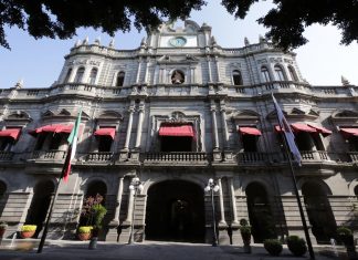 Gobierno de Puebla cumple con obligaciones de transparencia Reafirmando el compromiso del presidente municipal, Pepe Chedraui Budib, con la transparencia y la rendición de cuentas, el Gobierno de la Ciudad dio cumplimiento a la Publicación de las Obligaciones de Transparencia, durante el procedimiento de Verificación a la Publicación de las Obligaciones de Transparencia 2025, que realizó el Instituto de Transparencia, Acceso a la Información y Protección de Datos Personales del Estado de Puebla (ITAIPUE). De los 168 sujetos obligados evaluados, de los cuales 104 fueron ayuntamientos, el de Puebla fue el único Ayuntamiento que dio cumplimiento durante la primera fase. El periodo evaluado, coincide con los primeros 100 días del Gobierno de la Ciudad; es decir, el último trimestre del 2024, periodo en el cual se dio cumplimiento a lo establecido en Ley de Transparencia y Acceso a la Información Pública del Estado de Puebla, relativo a la publicación de información en la Plataforma Nacional de Transparencia (PNT). Acatando la instrucción del alcalde Pepe Chedraui de posicionar al municipio de Puebla como un referente en materia de transparencia y rendición de cuentas, este cumplimiento fue resultado del trabajo en equipo de la Coordinación General de Transparencia y Municipio Abierto, encabezada por su Titular, Laura Elizabeth García González, y los enlaces de cada una de las Secretarias y Entidades del Ayuntamiento. De esta manera, el Gobierno de la Ciudad reafirma su compromiso con la ciudadanía respecto al uso eficiente de recursos públicos, la máxima publicidad de la información y el fomento de la cultura de la transparencia.