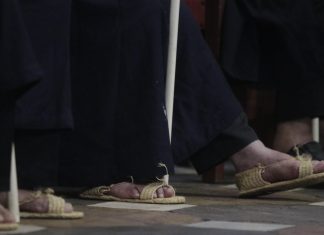 Realizan lavatorio de pies en Catedral de Puebla