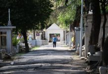 Se alistan panteones poblanos para recibir a familiares en Día de Muertos