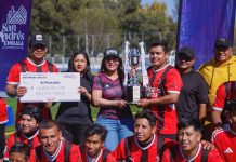 Lupita Cuautle premia a ganadores del “Torneo de Barrios Fútbol Soccer”