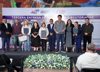 Lupita Cuautle realiza entrega de sentencias ejecutoriadas en beneficio de 34 personas