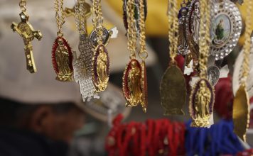 Así se vive el ambiente guadalupano en La Villita del Paseo Bravo