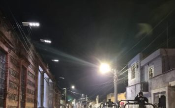 Trasladan a 30 internos del CERESO de San Pedro Cholula a Tepexi