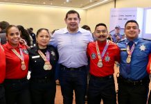 Puebla reconoce a policías con hasta 40 años de servicio