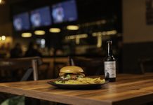 ¿Quieres comer una hamburguesa por tan solo .50 centavos?