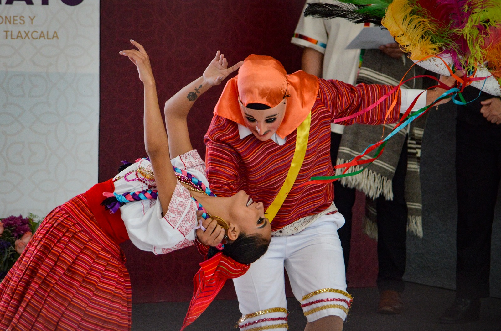 El coqueteo de la jota y la danza de las cintas El coqueteo de la jota y la danza de las cintas