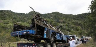 Autobús se vuelca en la carretera Oaxaca-Puebla