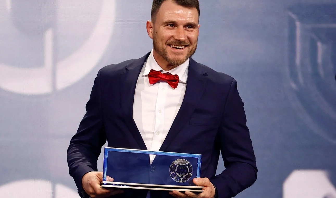 Marcin Oleksy Jugador Amputado Ganó El Premio Puskas 