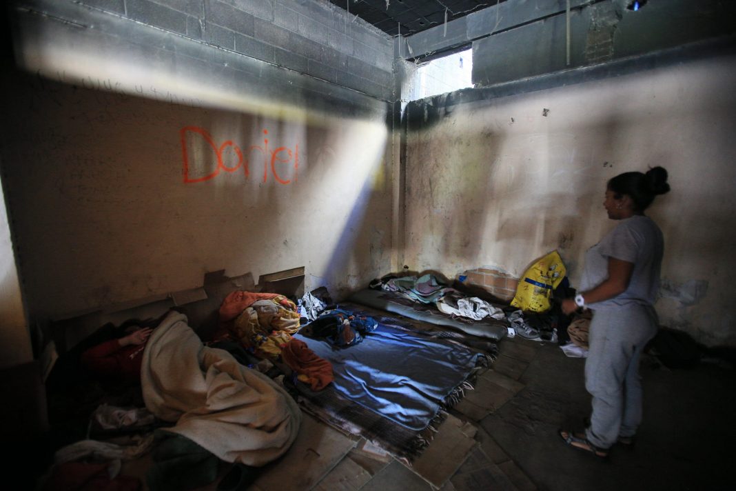 El miedo persiste entre migrantes a una semana del fatal incendio en México