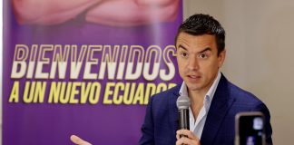 El candidato presidencial Daniel Noboa ofrece un bono para mujeres embarazadas en Ecuador