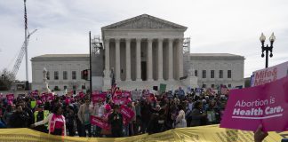 El Tribunal Supremo se inclina hacia no restringir el uso de la píldora abortiva en EE.UU.