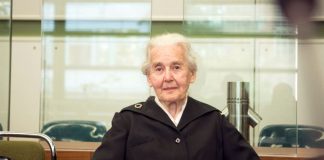 Condenan a prisión una mujer de 95 años por militancia nazi