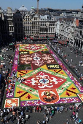 alfombra gigante de flores en la Grand-Place de Bruselas