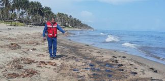 Cierran Playa del Sol en Paraíso, Tabasco por derrame de petróleo