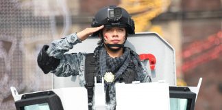 Desfile militar conmemora 214 años de la Independencia de México