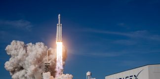 SpaceX enfrenta multa de 633 mil dólares por incumplimiento en licencia
