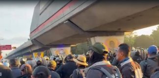 Protestan trabajadores del Poder Judicial en inmediaciones del Congreso de la Unión