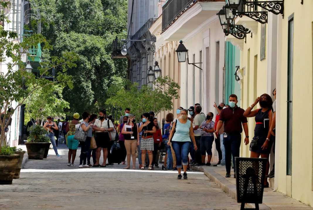 Cuba reporta daños en casas, electricidad y aludes de tierra por sismos en zona oriental