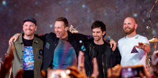 Coldplay da un concierto histórico en el estadio más grande del mundo Coldplay cierra su gira en India con un concierto histórico en el estadio más grande del mundo.