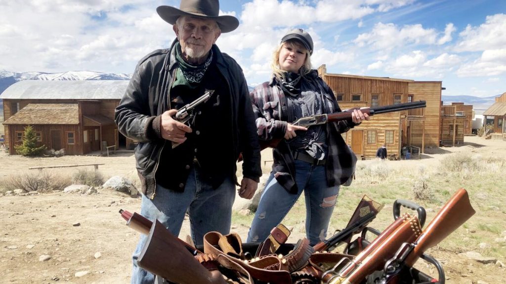 Caso Alec Baldwin || Armorer Thell Reed and daughter Hannah Gutierrez Reed on the set of the film "3:10 to Yuma" from 2007.