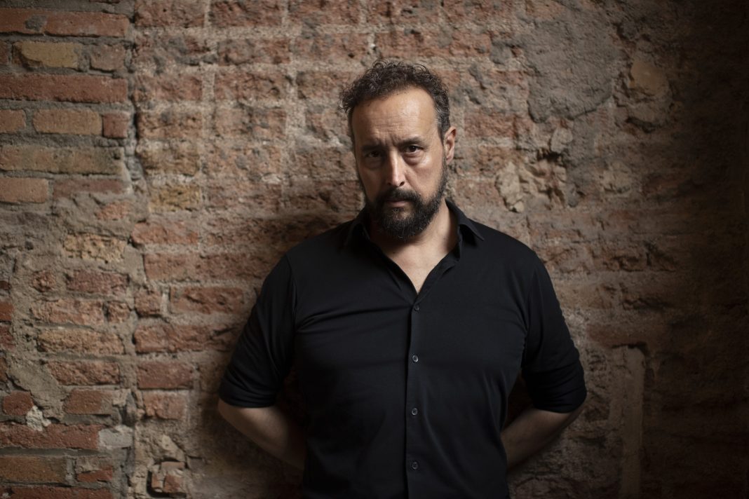 Muere Karl Cochran, ex guitarrista de KISS, en un trágico accidente automovilístico