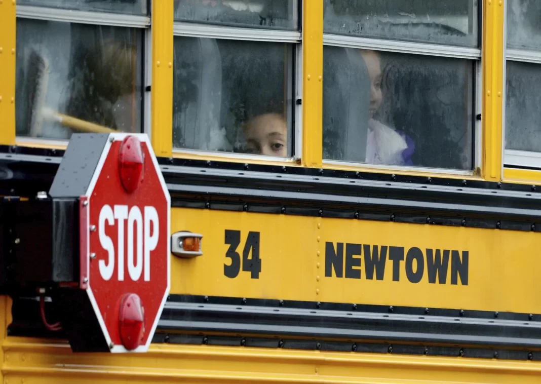 EE.UU. busca prohibir que niños indocumentados asistan a clases