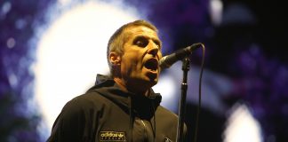 Liam Gallagher dice que el Salón de la Fama del Rock And Roll «es para imbéciles» Liam Gallagher reacciona a la nominación de Oasis con críticas al Salón de la Fama.