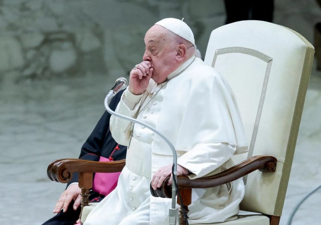 Papa Francisco sigue hospitalizado y no está fuera de peligro