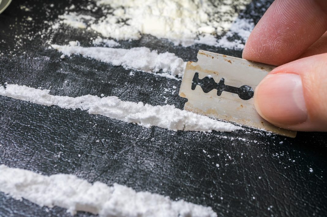 Detienen a cinco personas y aseguran mil 800 kg de cocaína en Guerrero Detienen a cinco personas y aseguran mil 800 kg de cocaína en Guerrero