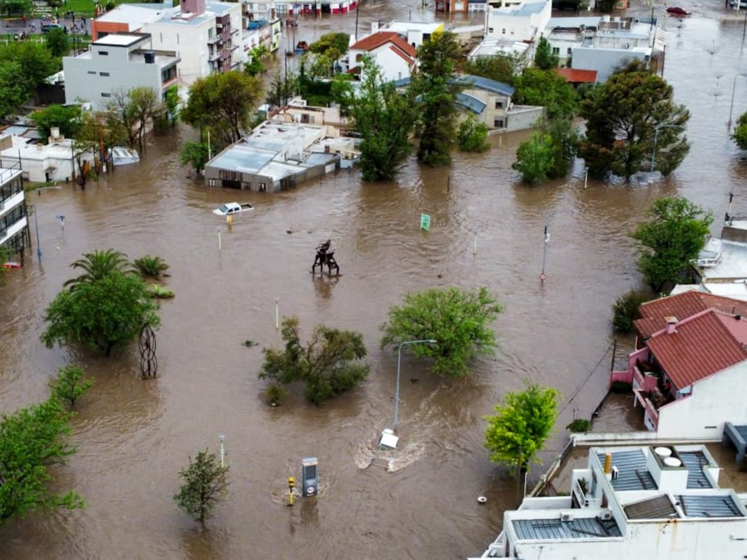 Inundaciones en Bahía Blanca, en Argentina dejan 10 fallecidos