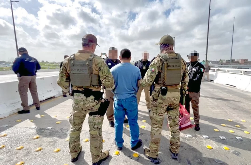 EE.UU. entrega a México a Ariel Núñez Figueroa, implicado en Ayotzinapa