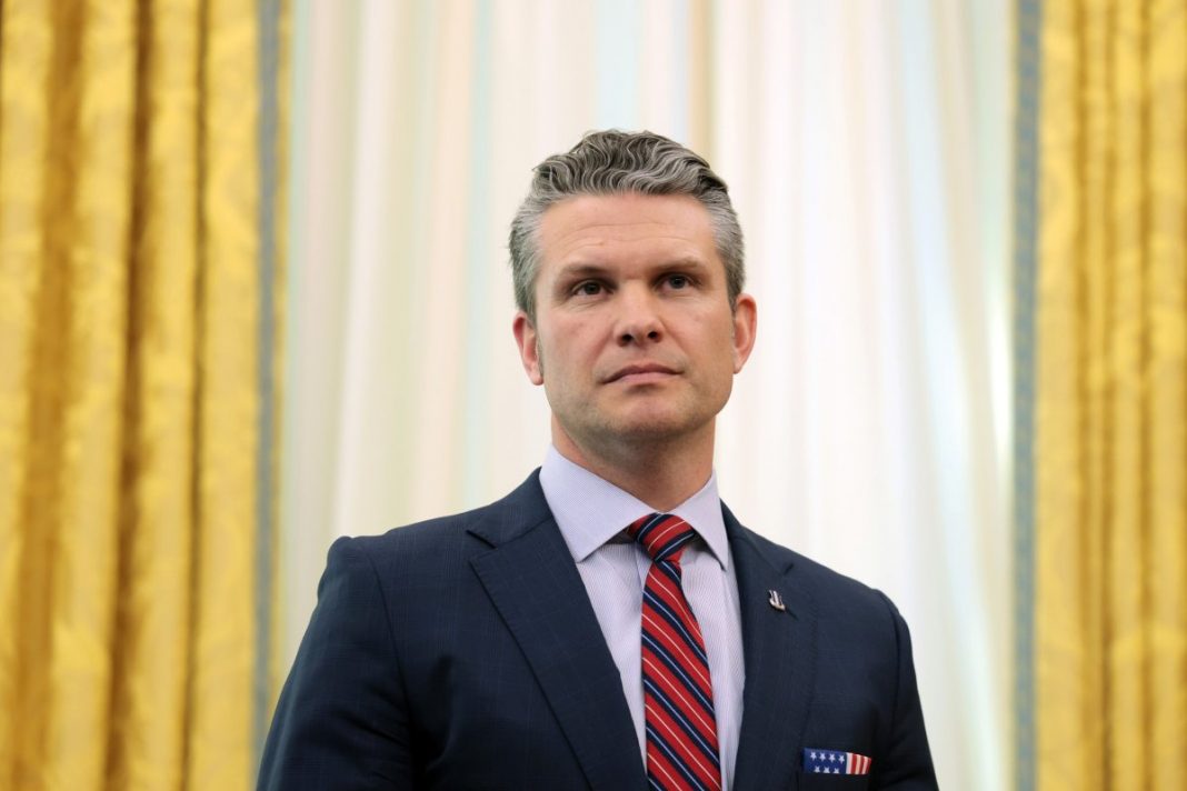 pete-hegseth Demandan a Pete Hegseth por discutir planes de guerra en Signal