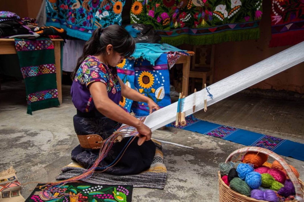 PORTADA Abren convocatoria para el programa Tejedoras de la Patria Abren convocatoria para el programa Tejedoras de la Patria