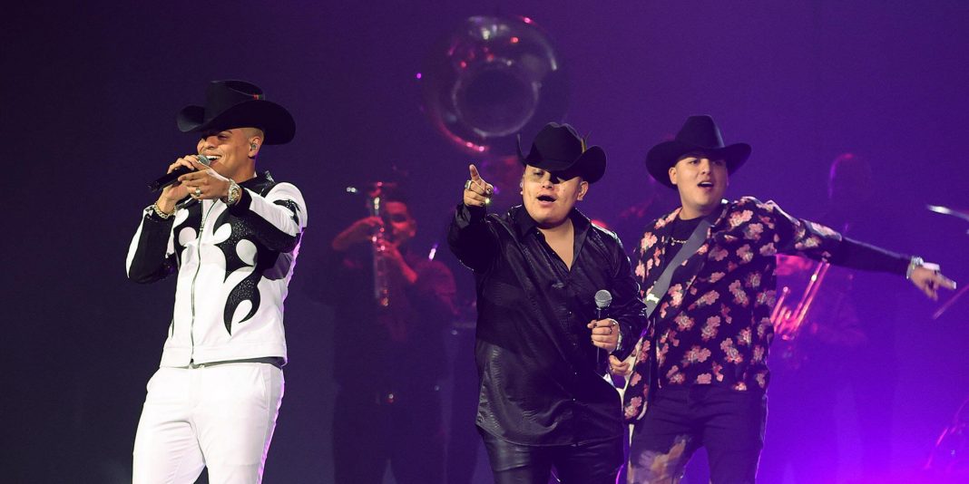 Eduin Caz se niega a cantar corridos en Aguascalientes