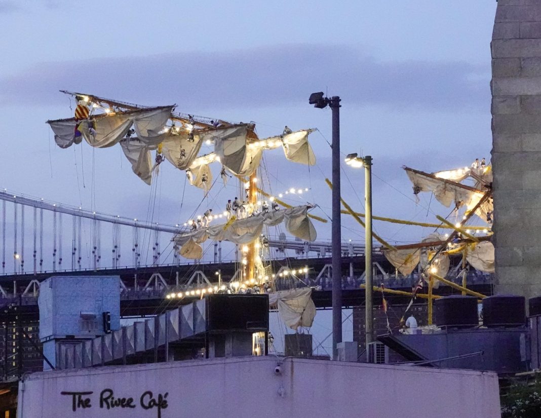 Mexican Navy training ship hits Brooklyn Bridge in New York Cadetes del buque Cuauhtémoc regresan a México
