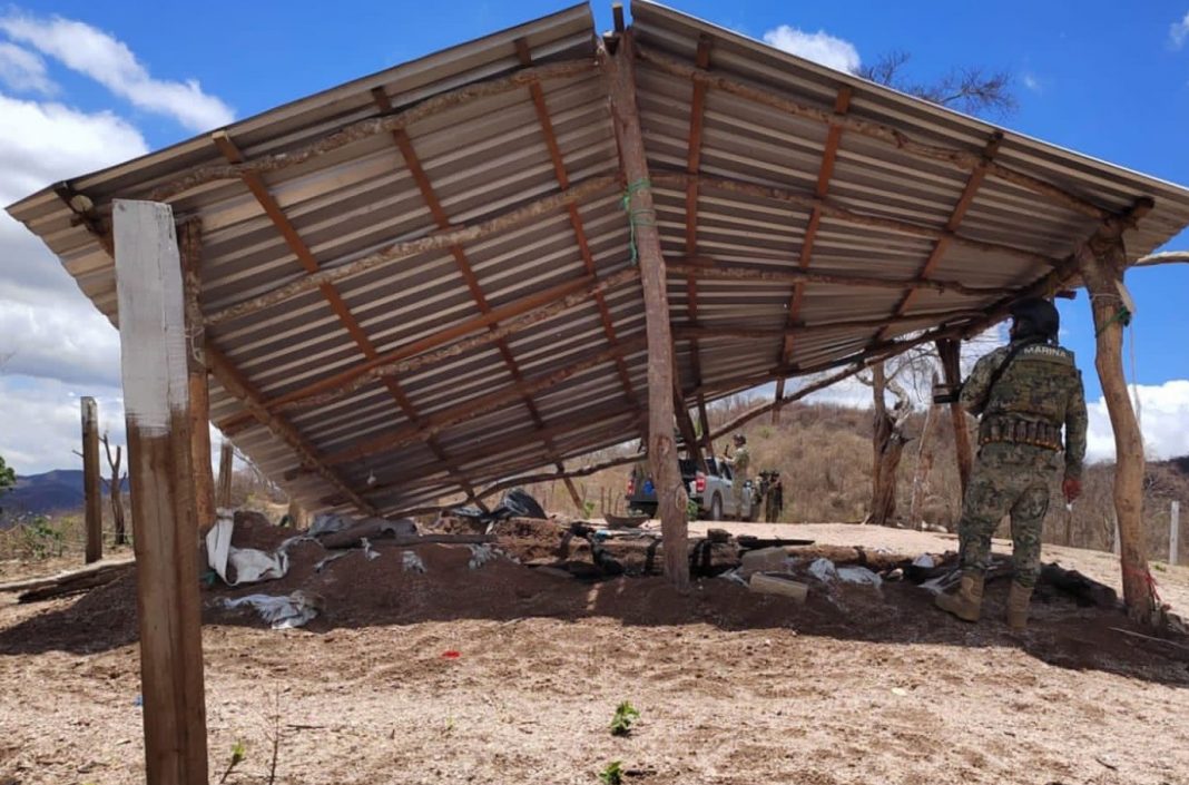 Aseguran campamentos y vehículos de grupos criminales en Sinaloa