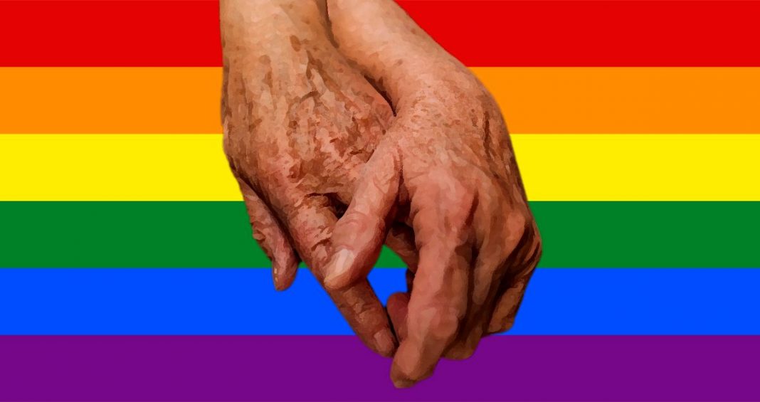 Adultos mayores LGBTI enfrentan soledad y olvido en México
