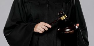 Sheinbaum cede al Congreso decisión sobre uso de toga en la SCJN