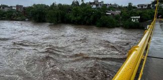 Bebé muere al ser arrastrado por un río tras el paso del huracán “Erick” Bebé muere al ser arrastrado por un río tras el paso del huracán “Erick”